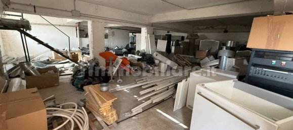 Коммерческая недвижимость с 2 комнатами в Изола дель Лири, Италия № 281923 22