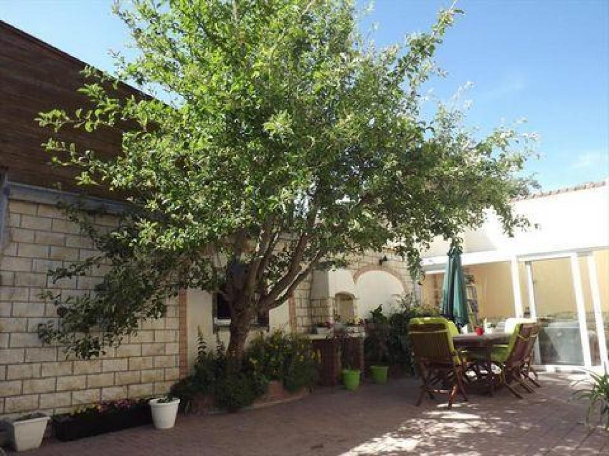 Casa de 9 dormitorios en Tourcoing, France No. 32106