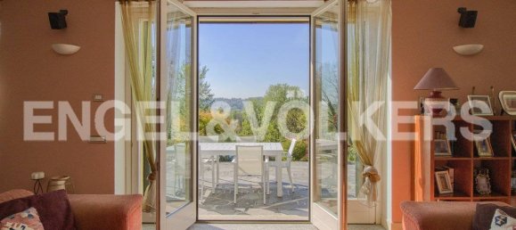 5 bedrooms Villa in Varese, Italy No. 68639 2