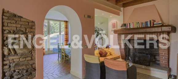 5 bedrooms Villa in Varese, Italy No. 68639 4