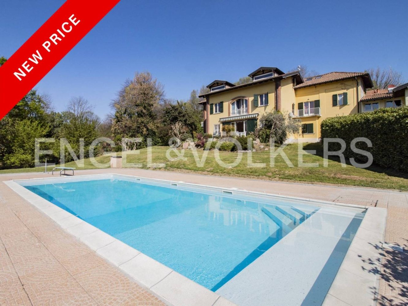 5 bedrooms Villa in Varese, Italy No. 68639