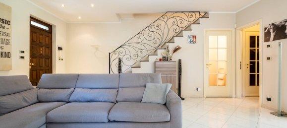 4 bedrooms Villa in Rivalta di Torino, Italy No. 351204 2