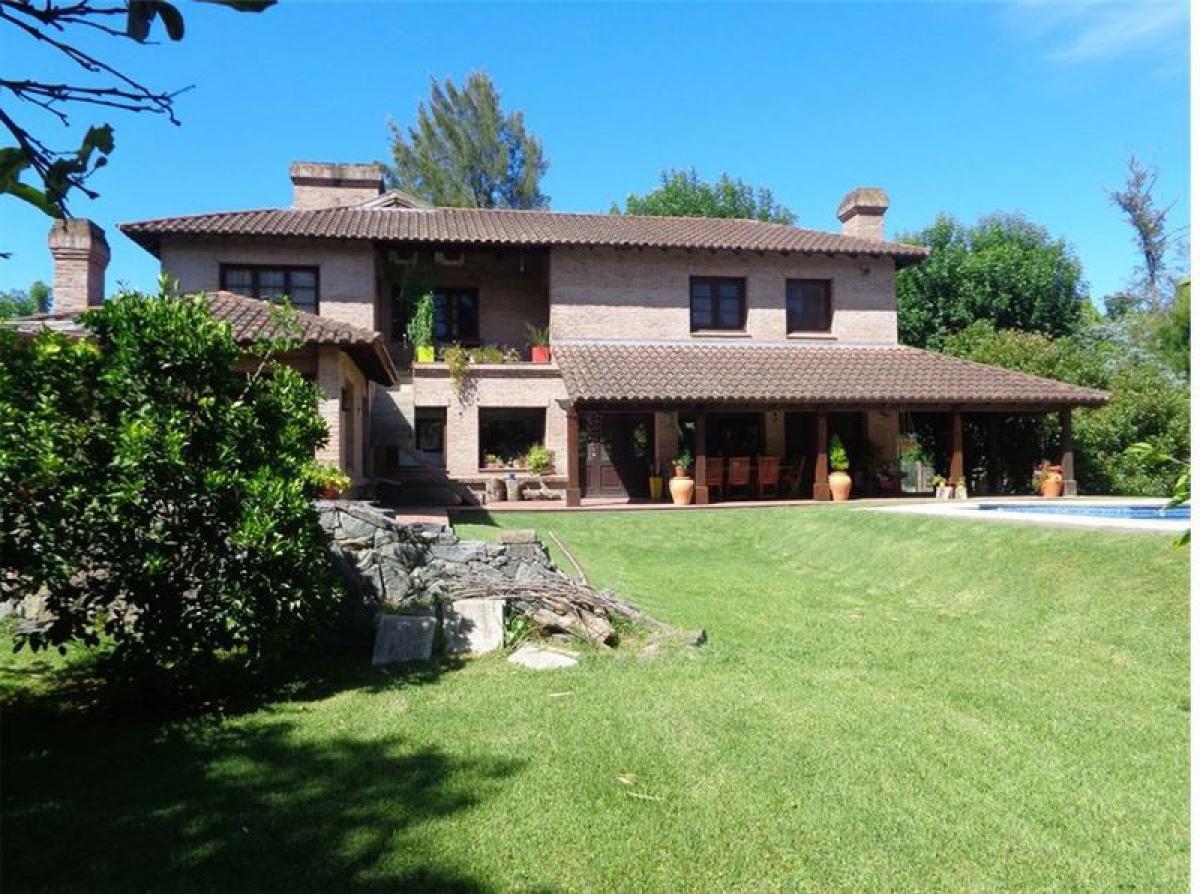 5 bedrooms House in Escobar, Argentina No. 16012