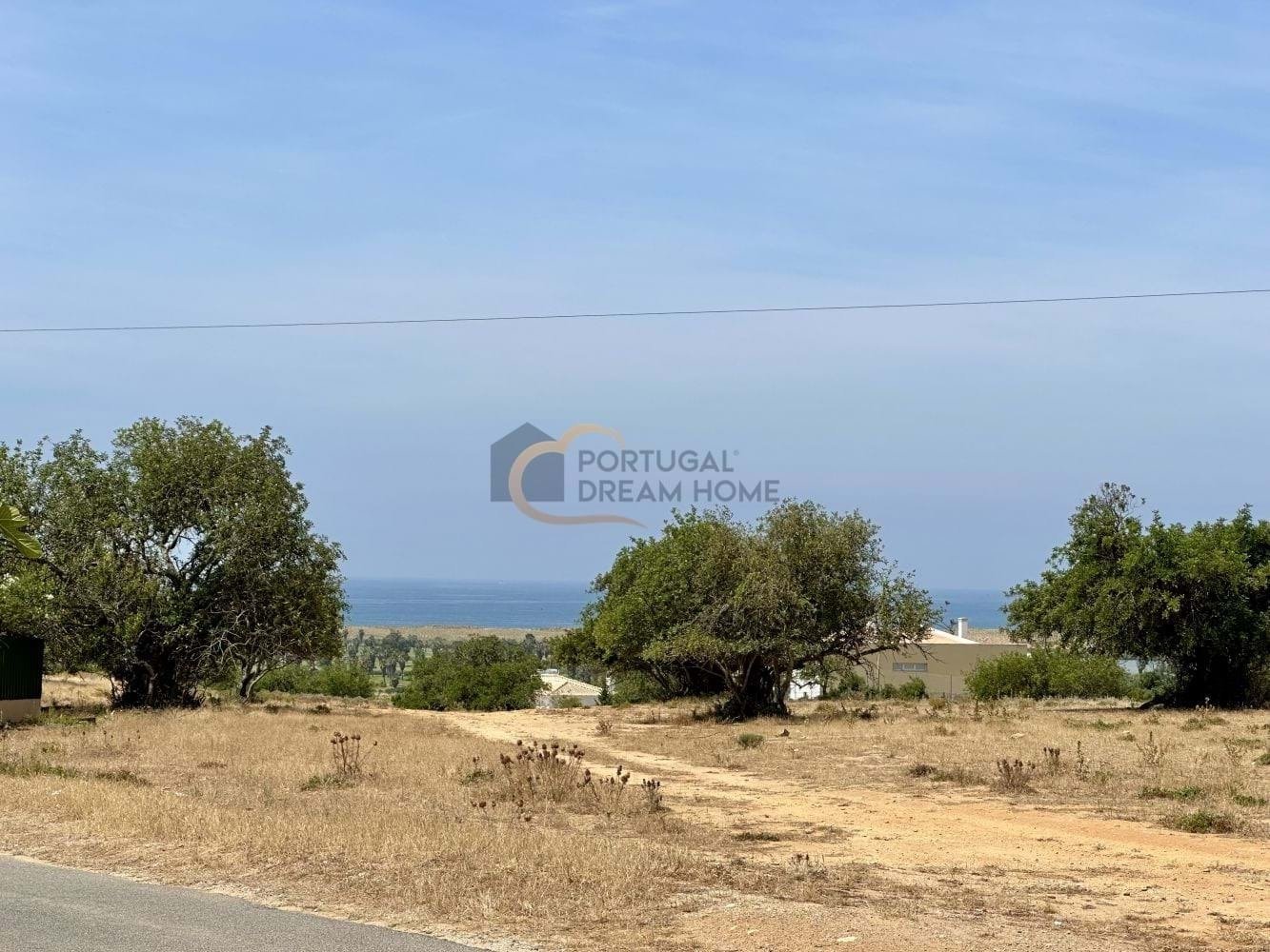 4 bedrooms Land in Guia, Portugal No. 140262