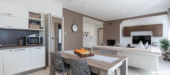 Apartamento de 3 habitaciónes en Monza, Italy No. 226820 15