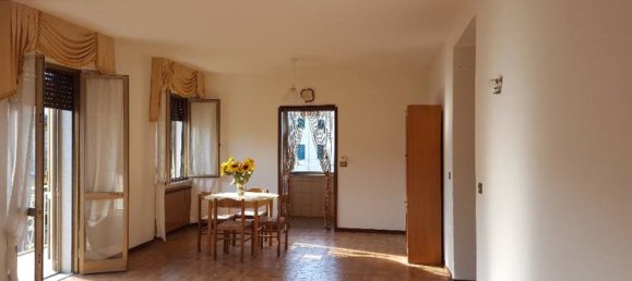 2 bedrooms Apartment in Aulla, Italy No. 255073 8