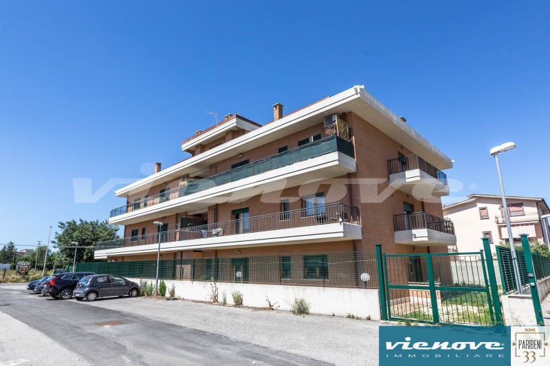 2 rooms Apartment in Rome, Italy No. 12275