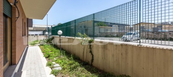 2 rooms Apartment in Rome, Italy No. 12275 91