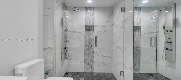 3 Schlafzimmer Gewerbliche Immobilien in Miami, USA, Nr. 615090 2