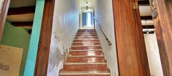 4 bedrooms Apartment in Valfabbrica, Italy No. 85971 2