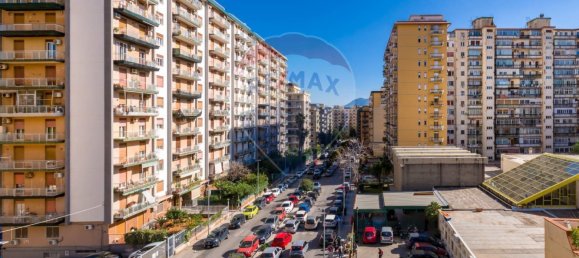 3 bedrooms Apartment in Palermo, Italy No. 371629 2