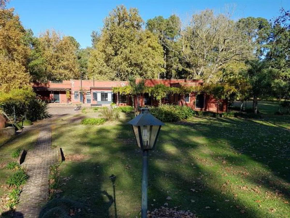 Grundstück in Mercedes, Argentina, Nr. 48432