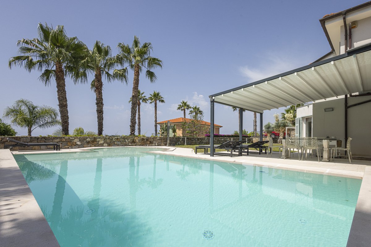 Villa T3 em Bordighera, Italy N.º 296984