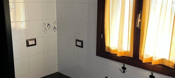 9 rooms House in Reggio Emilia, Italy No. 105953 4