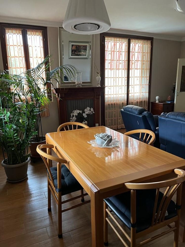 9 rooms House in Reggio Emilia, Italy No. 105953