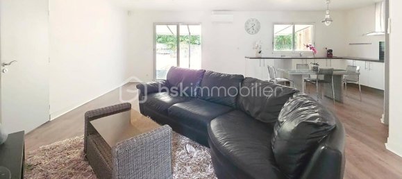 Villa de 4 dormitorios en Saint-Medard-de-Guizieres, France No. 295863 3