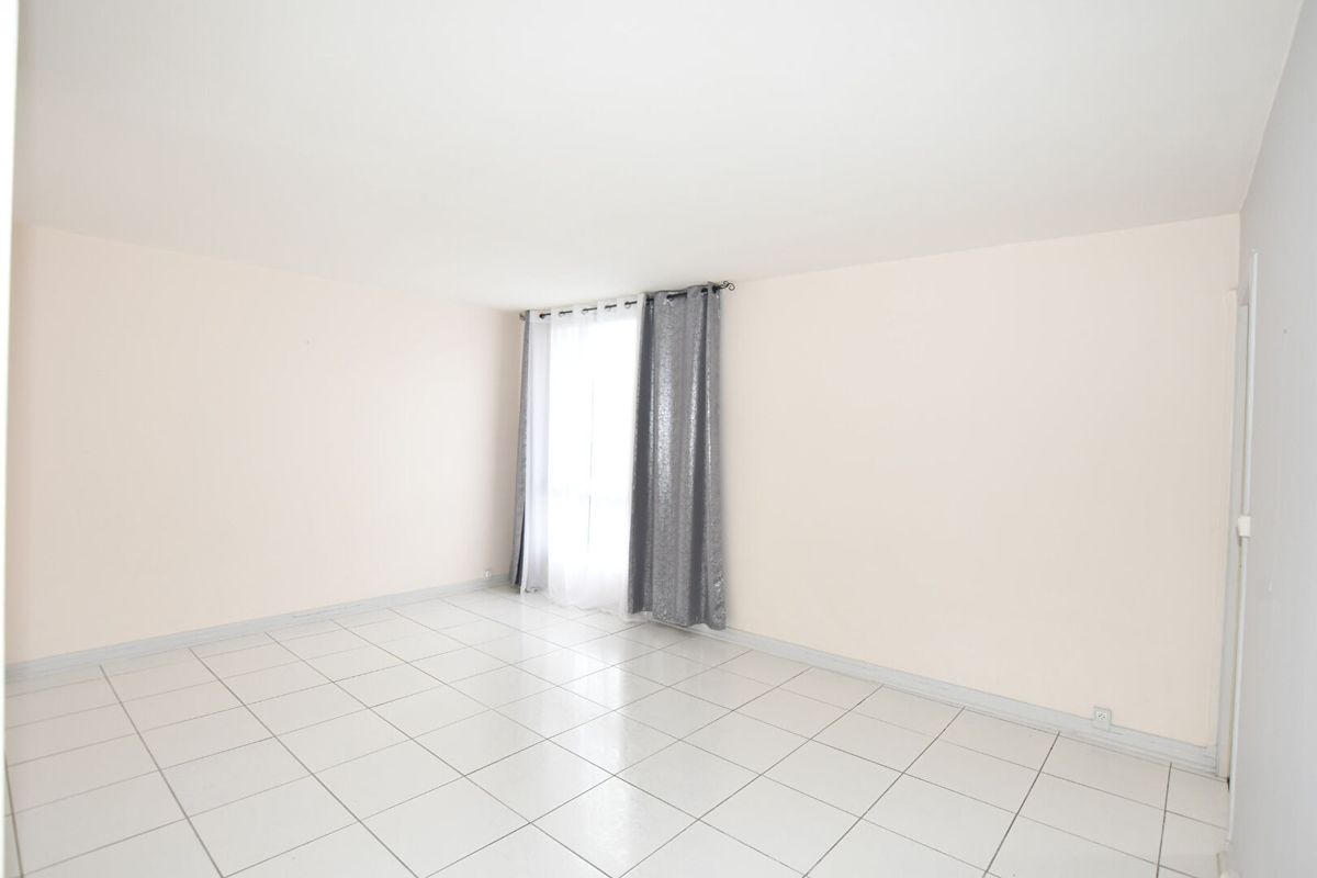 2 Schlafzimmer Wohnung in Bois-d'Arcy, France, Nr. 166327