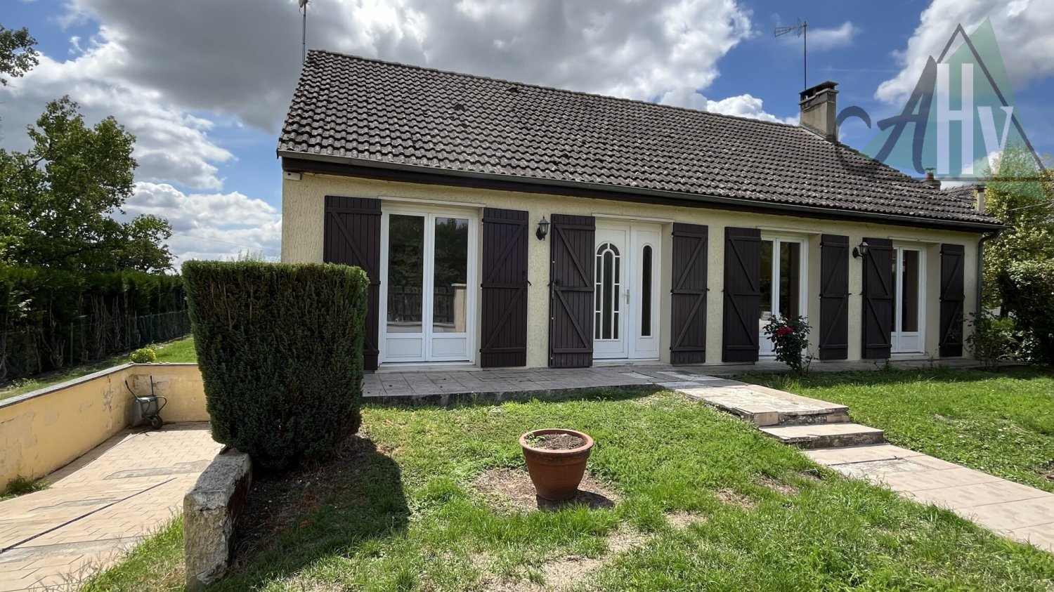 Дом с 3 спальнями в Сен-э-Марн, Франция № 297061