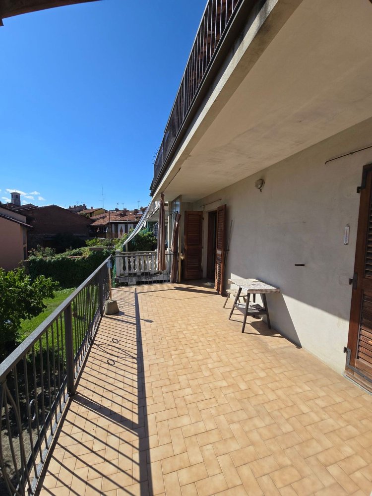 5 bedrooms House in Lauriano, Italy No. 327696