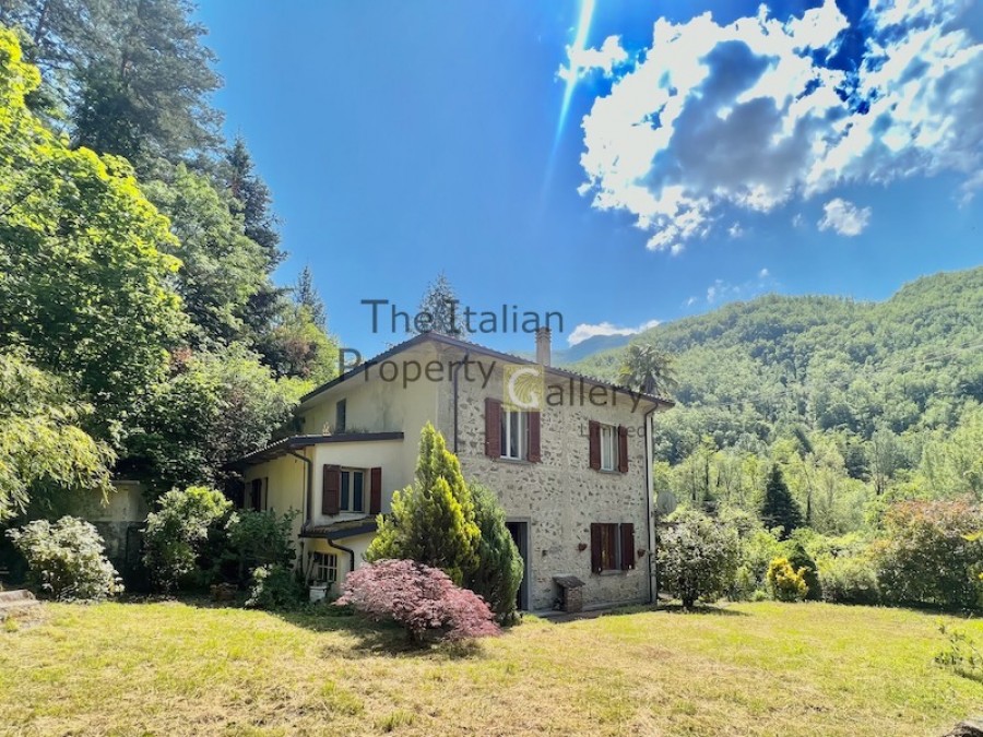4 bedrooms Villa in Bagni di Lucca, Italy No. 57727