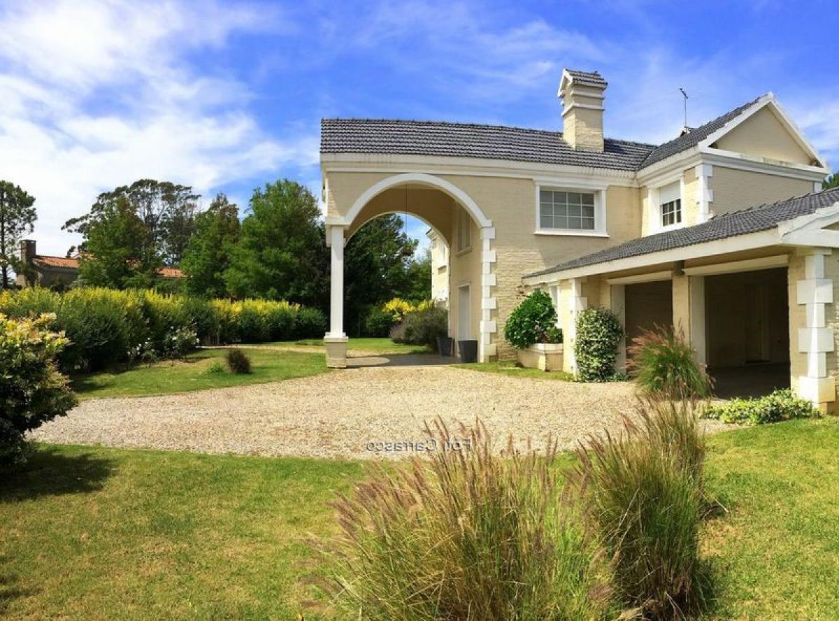 3 bedrooms House in Montevideo, Uruguay No. 12602