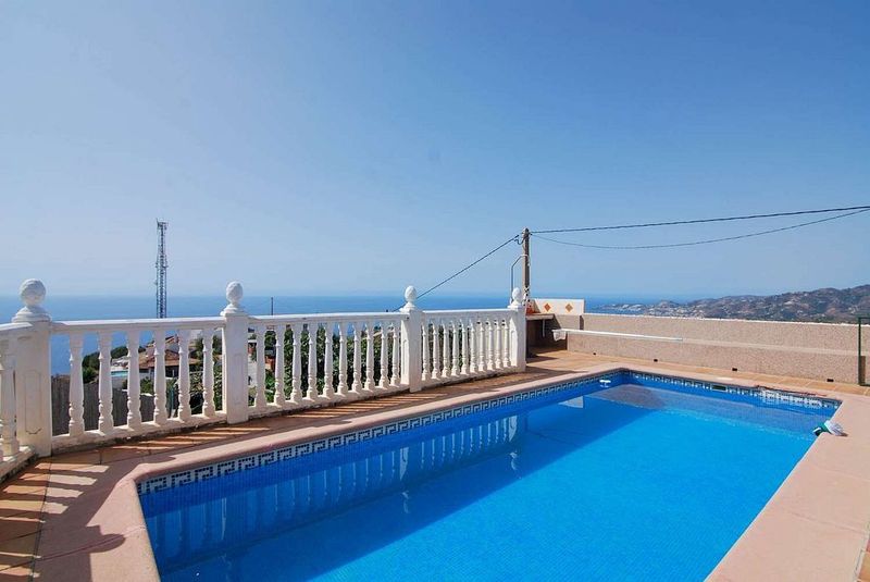 2 bedrooms House in Almunecar, Spain No. 219557