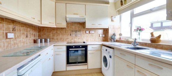 3 bedrooms Commercial property in Biggin Hill, United Kingdom No. 4768 8