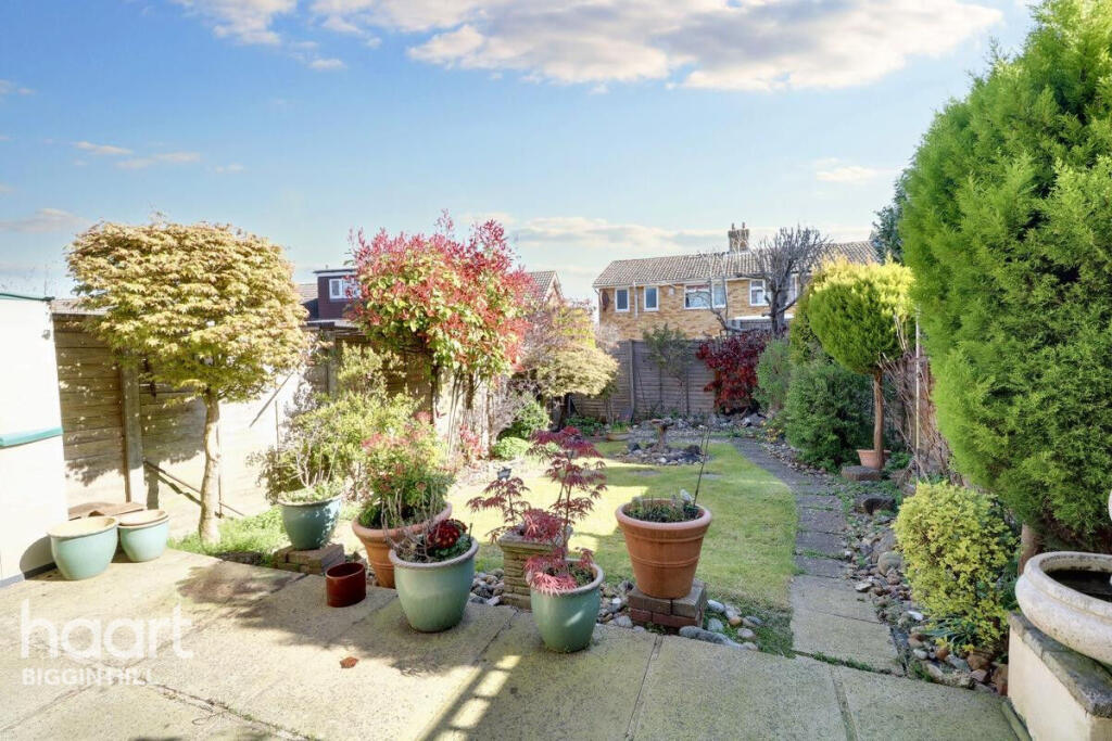 3 bedrooms Commercial property in Biggin Hill, United Kingdom No. 4768