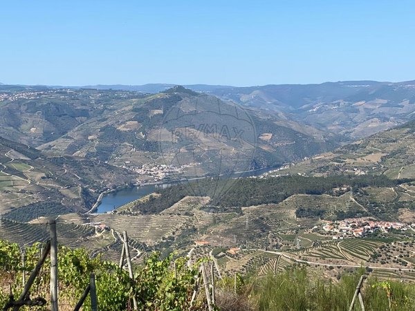 Terreno en Armamar, Portugal 10414 m² No. 62072