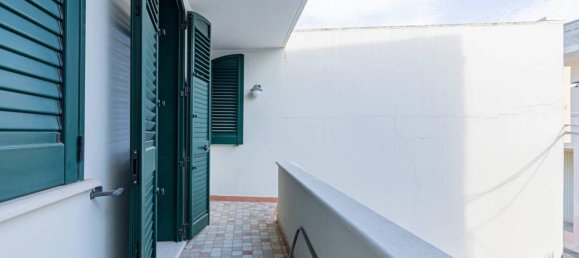 5 rooms House in Guagnano, Italy No. 171592 9