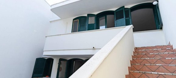 5 rooms House in Guagnano, Italy No. 171592 3