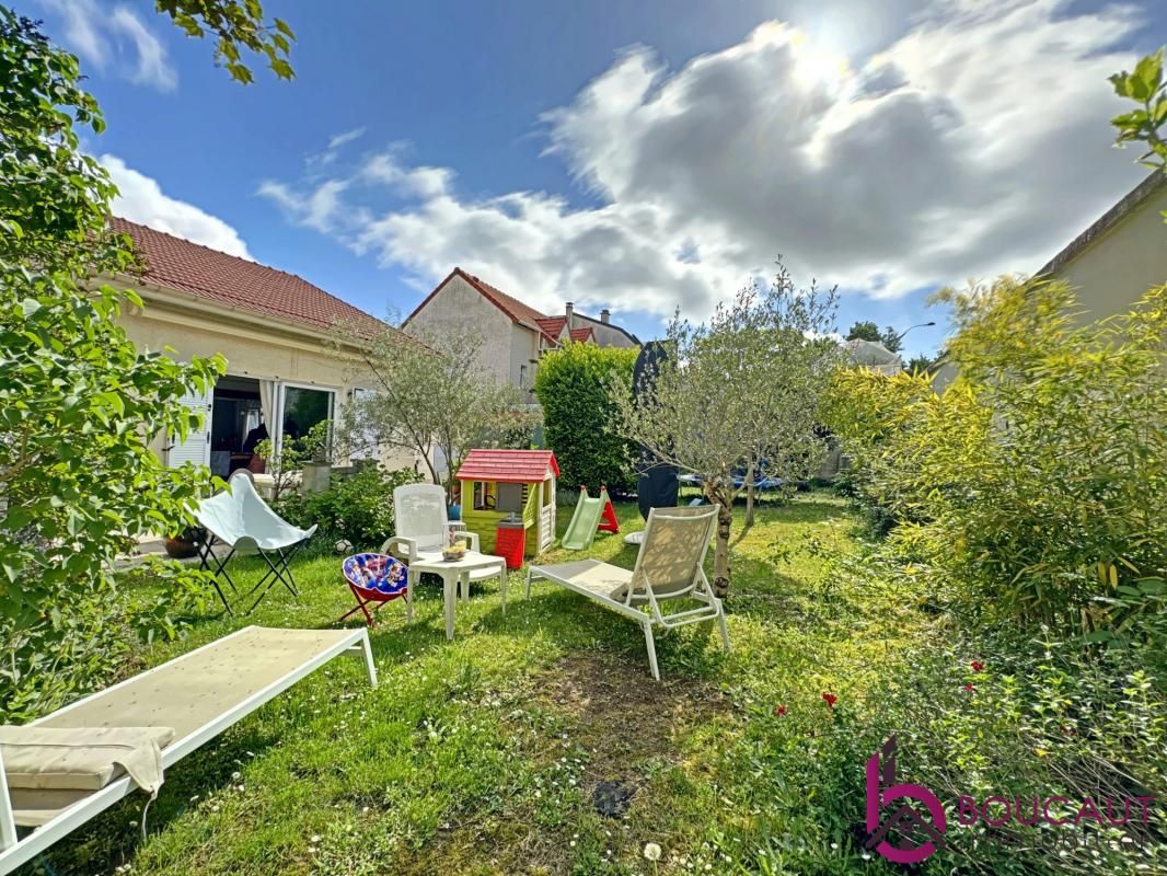 3 bedrooms House in Le Plessis-Robinson, France No. 352023