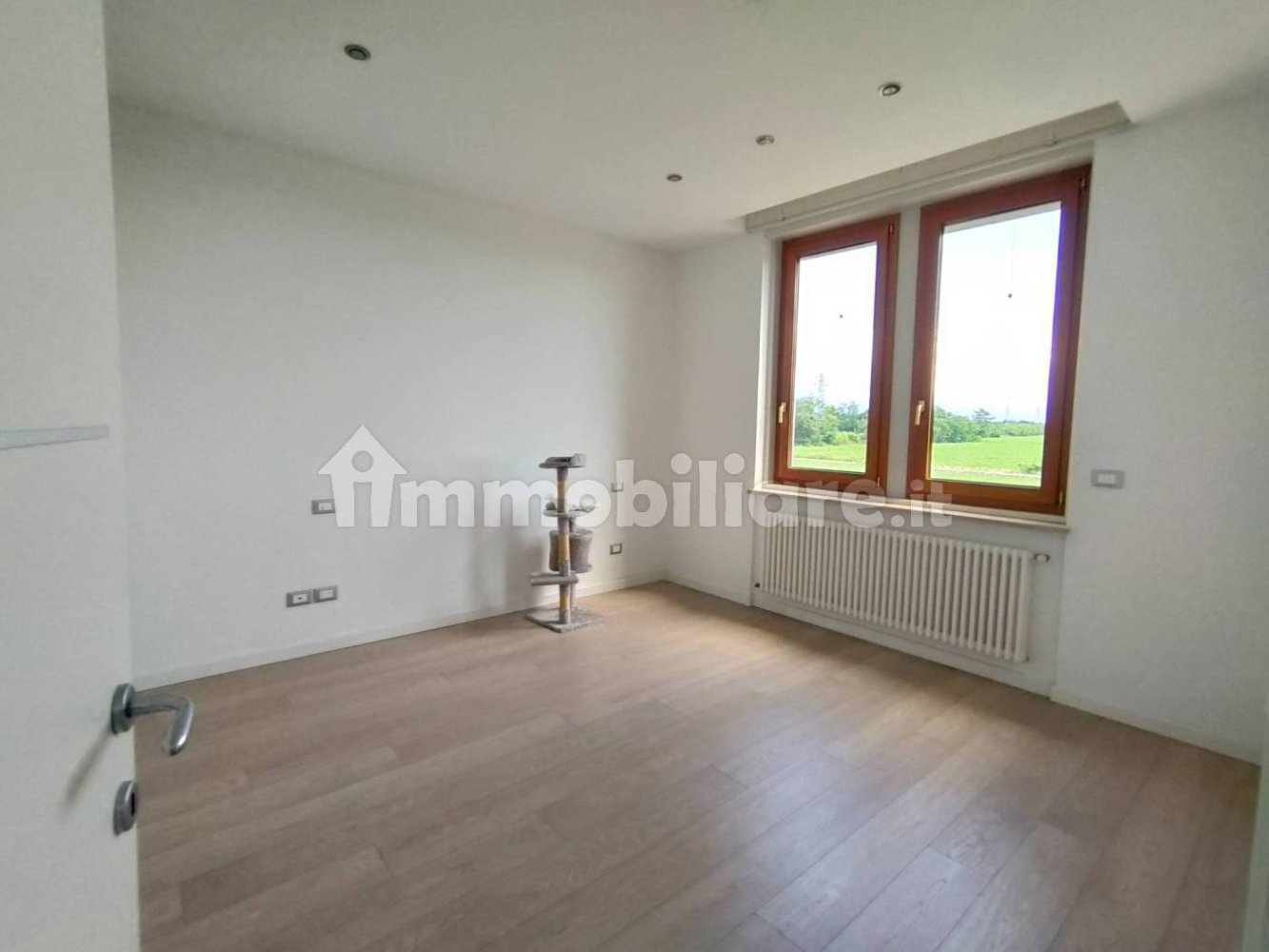 Склад с 5 комнатами в Удине, Италия № 275763