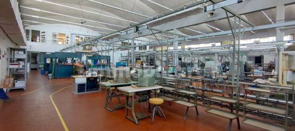 5 rooms Warehouse in Udine, Italy No. 275763 25