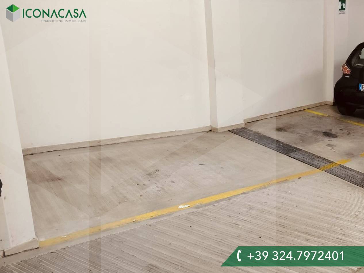 Estacionamiento de 2 habitaciónes en Conversano, Italy No. 20733