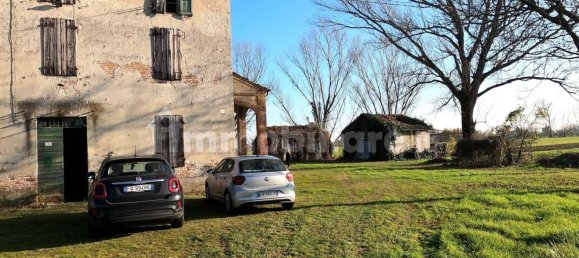 4 bedrooms House in Busseto, Italy No. 154637 3