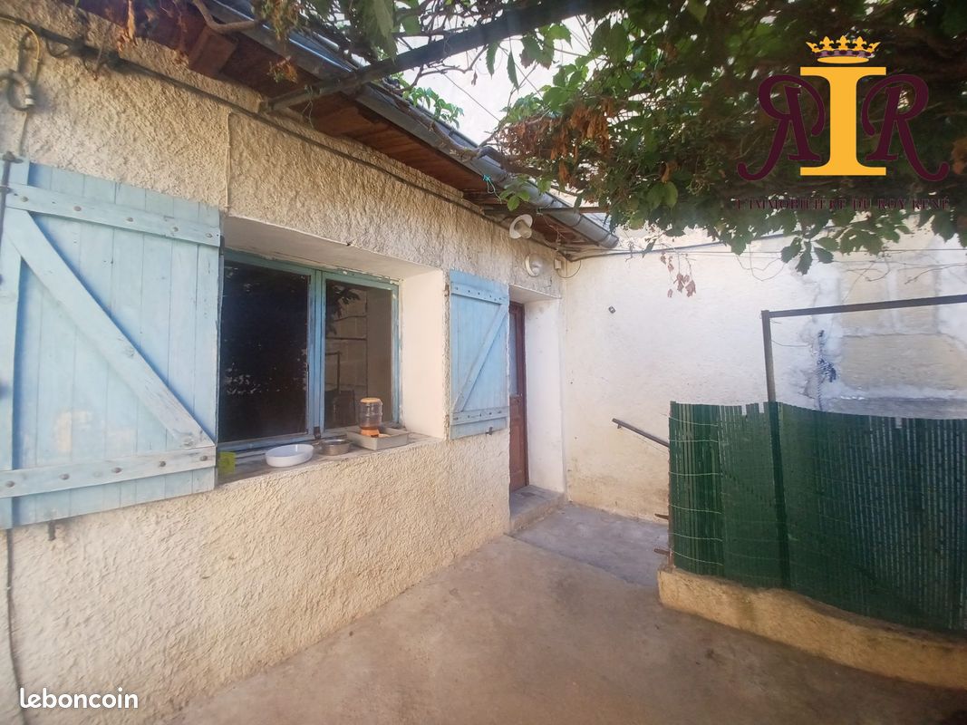 Moradia em banda T3 em Eyguieres, France N.º 334797