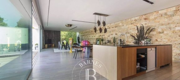 5 bedrooms House in Bievres, France No. 182178 15