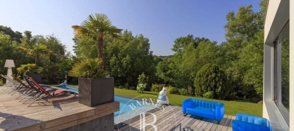 5 bedrooms House in Bievres, France No. 182178 2