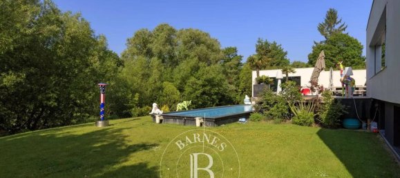 5 bedrooms House in Bievres, France No. 182178 10