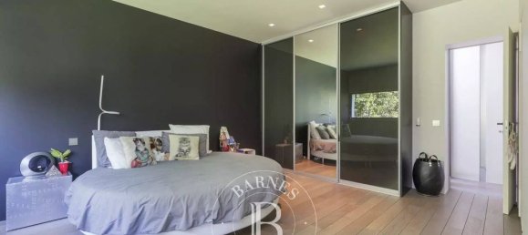 5 bedrooms House in Bievres, France No. 182178 23