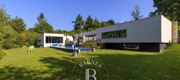 5 bedrooms House in Bievres, France No. 182178 3