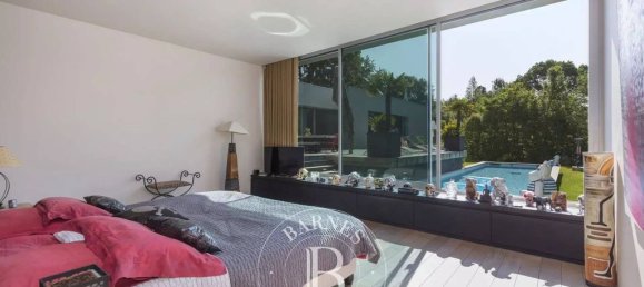 5 bedrooms House in Bievres, France No. 182178 18