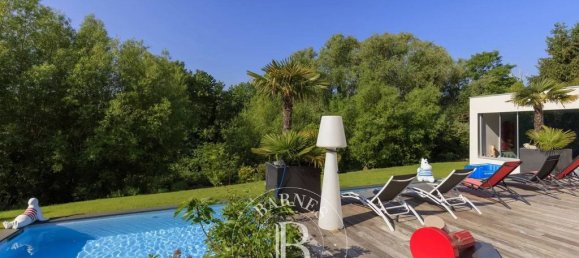 5 bedrooms House in Bievres, France No. 182178 12