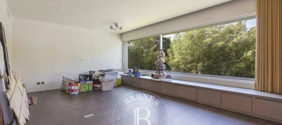 5 bedrooms House in Bievres, France No. 182178 25