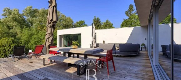 5 bedrooms House in Bievres, France No. 182178 6