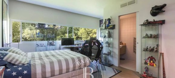 5 bedrooms House in Bievres, France No. 182178 24