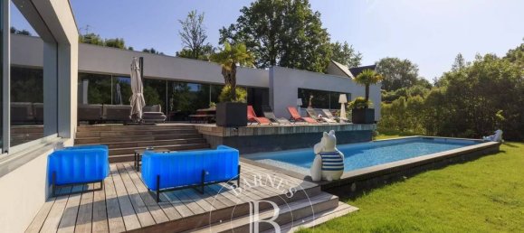 5 bedrooms House in Bievres, France No. 182178 5