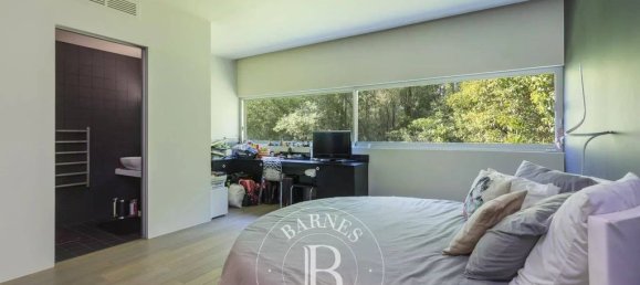 5 bedrooms House in Bievres, France No. 182178 22