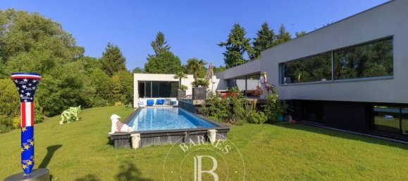 5 bedrooms House in Bievres, France No. 182178 8